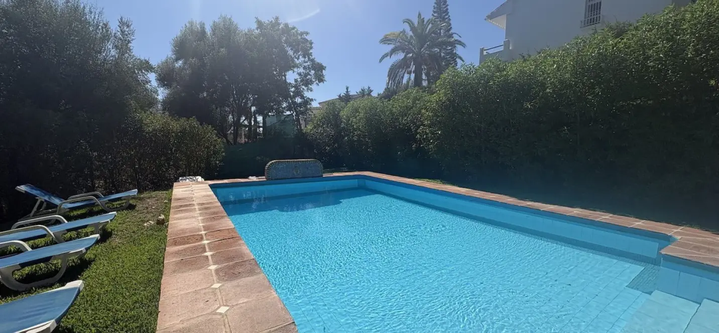 Alquiler a largo plazo de villa independiente en Elviria 1