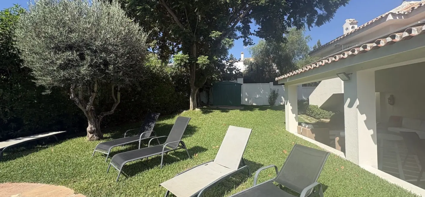 Alquiler a largo plazo de villa independiente en Elviria 2