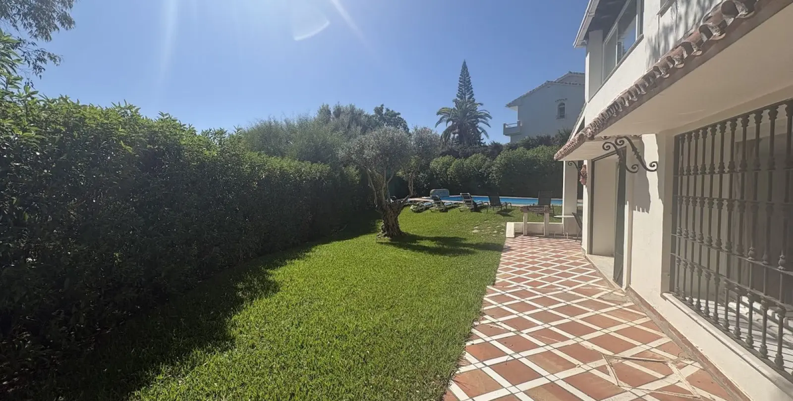 Alquiler a largo plazo de villa independiente en Elviria 4