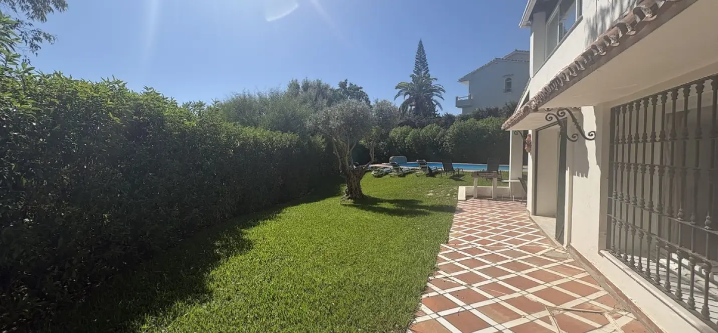 Alquiler a largo plazo de villa independiente en Elviria 3
