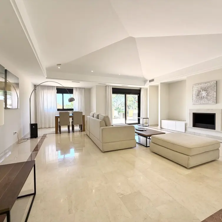 Sale of penthouse in Puerto Banús