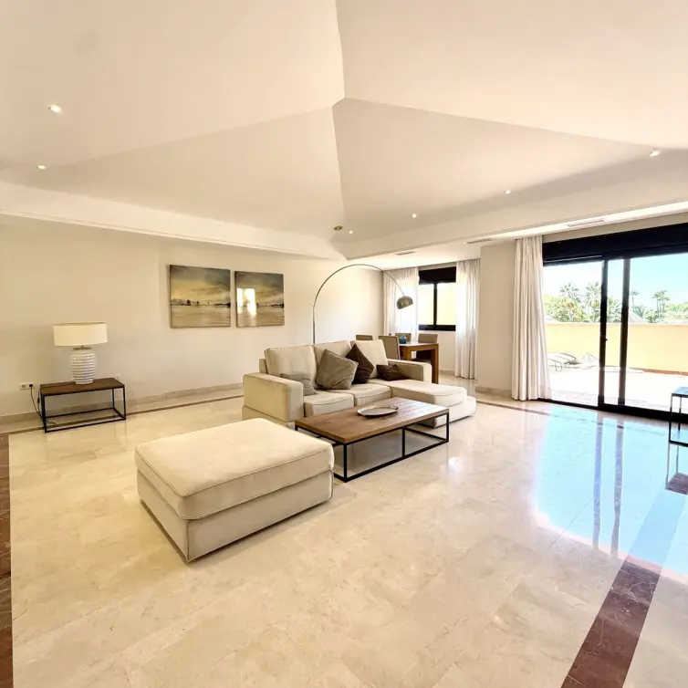 Sale of penthouse in Puerto Banús