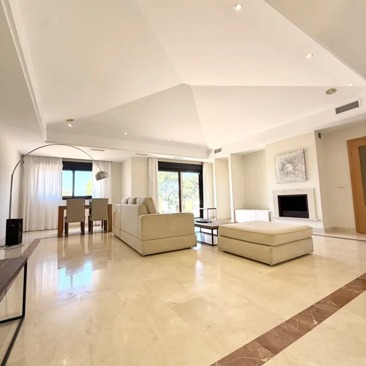 Sale of penthouse in Puerto Banús