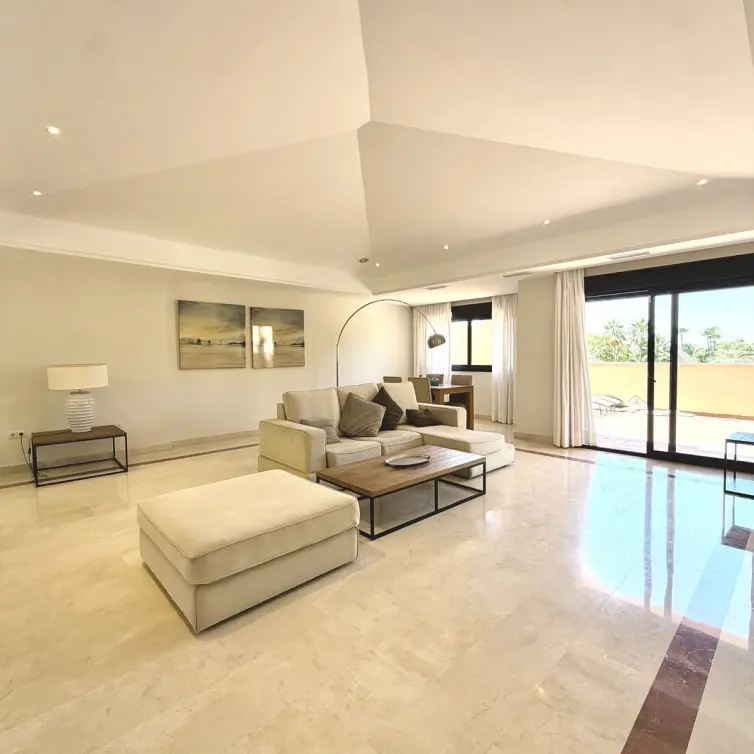 Sale of penthouse in Puerto Banús