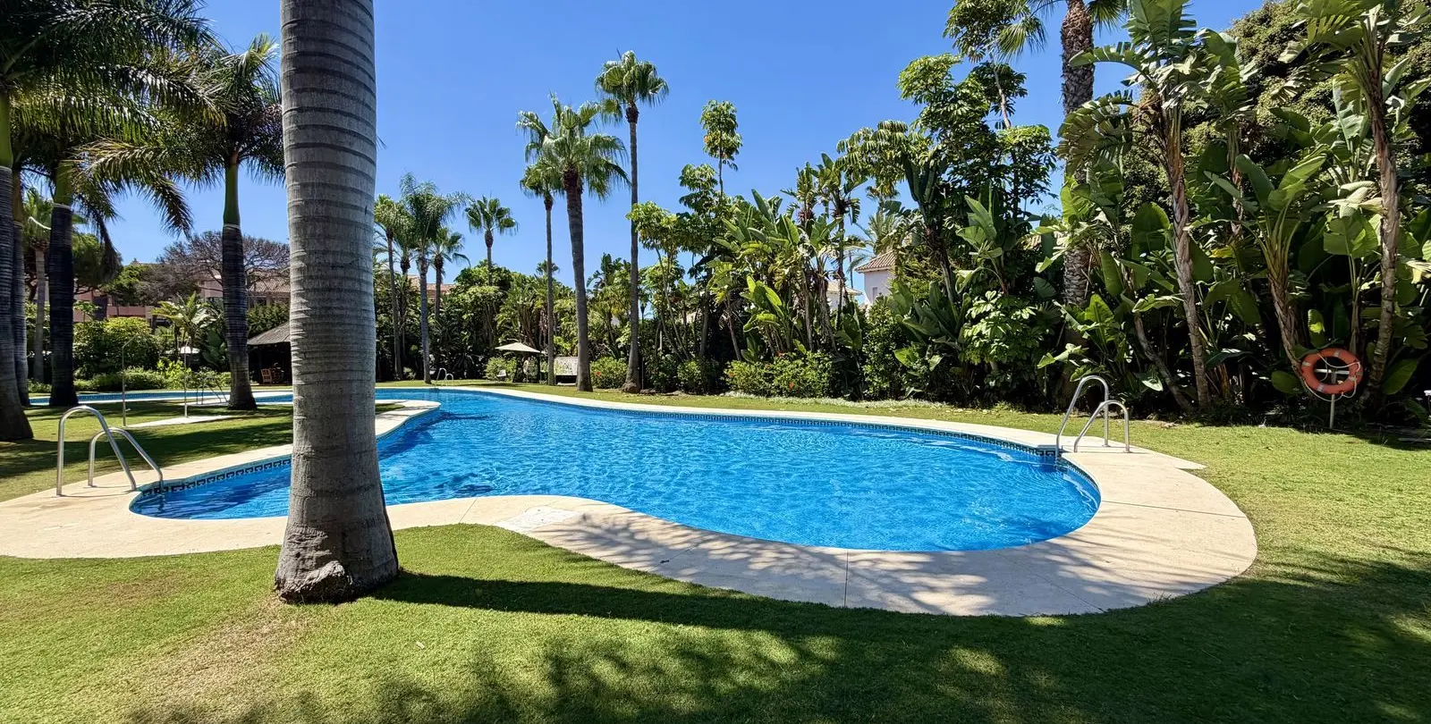 Sale of penthouse in Puerto Banús 21