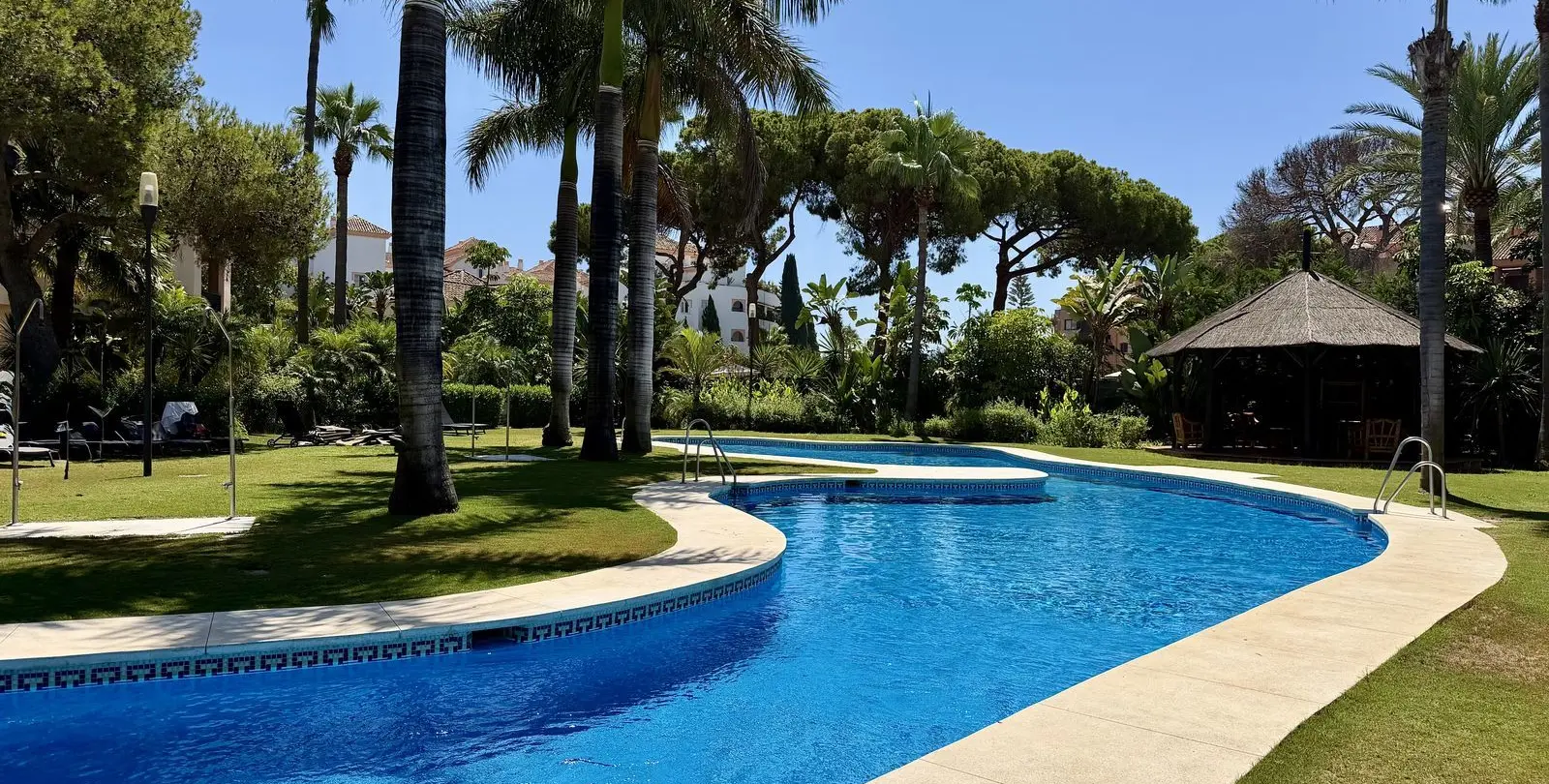 Sale of penthouse in Puerto Banús 23