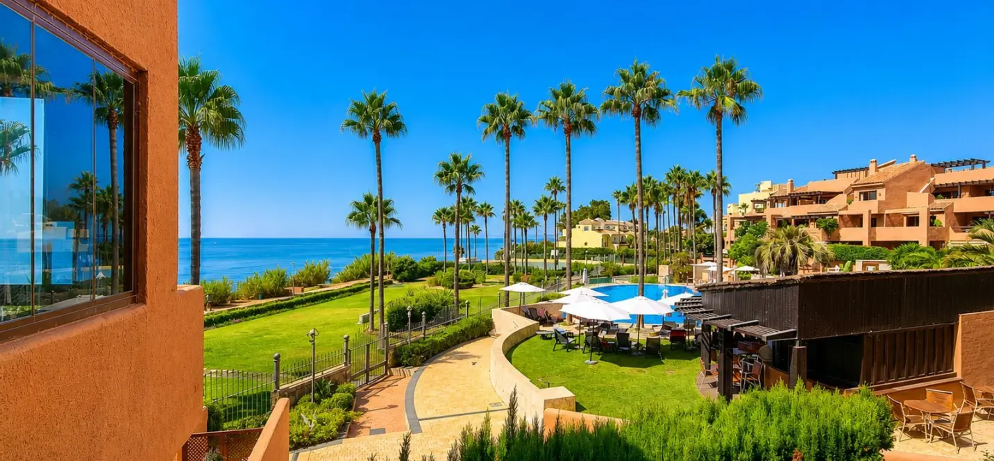 Sale of middle floor apartment in Estepona 3