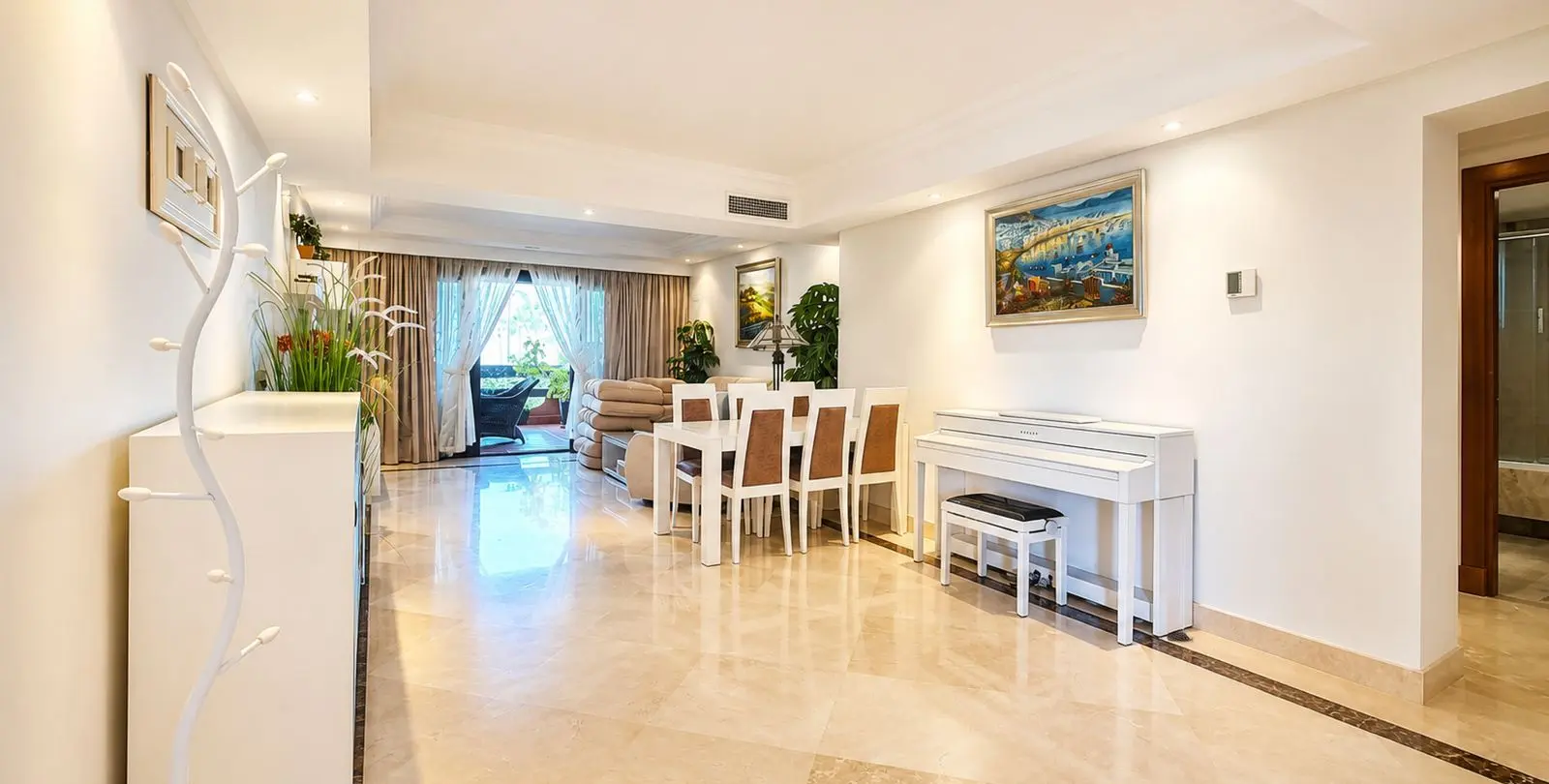 Sale of middle floor apartment in Estepona 5