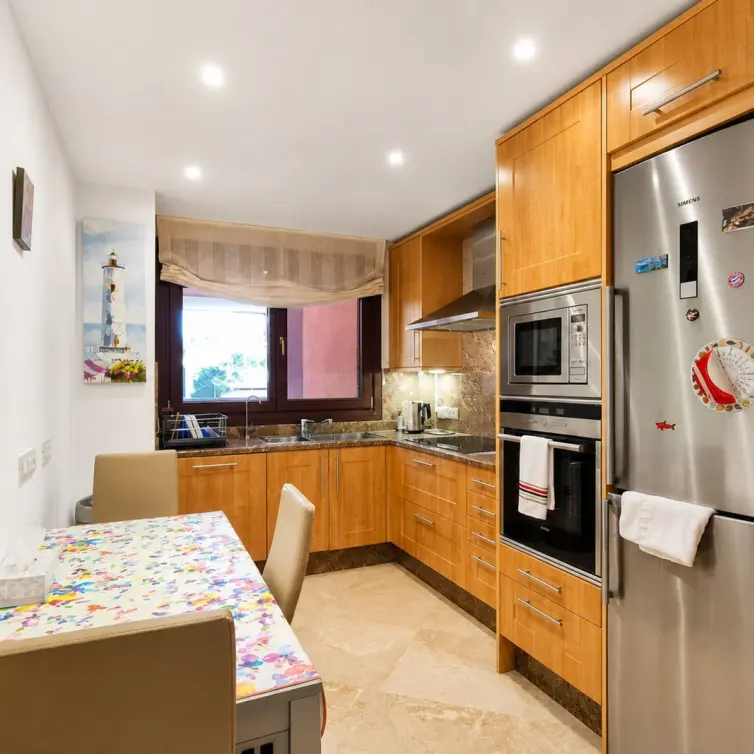 Sale of middle floor apartment in Estepona