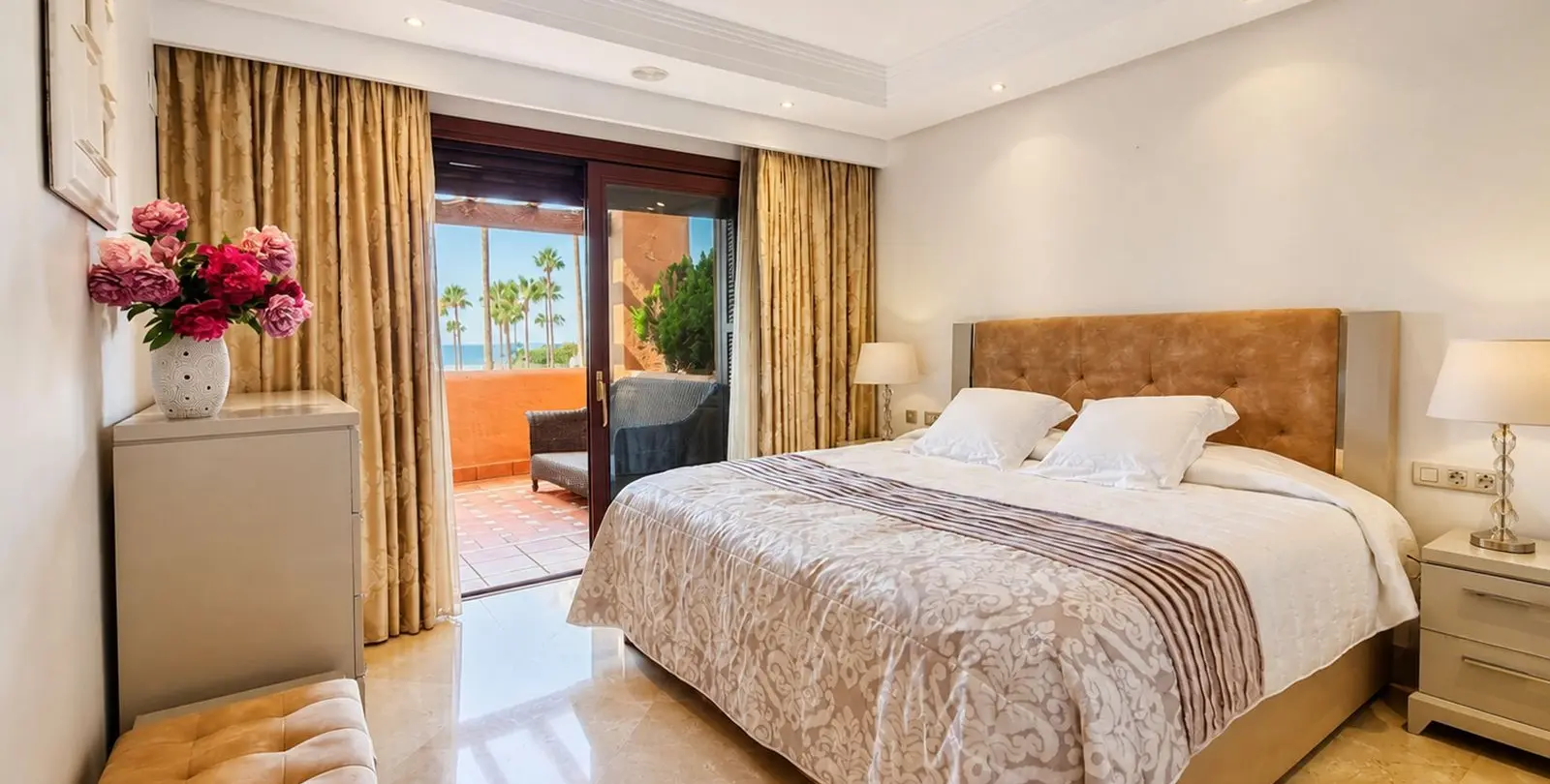 Sale of middle floor apartment in Estepona 10