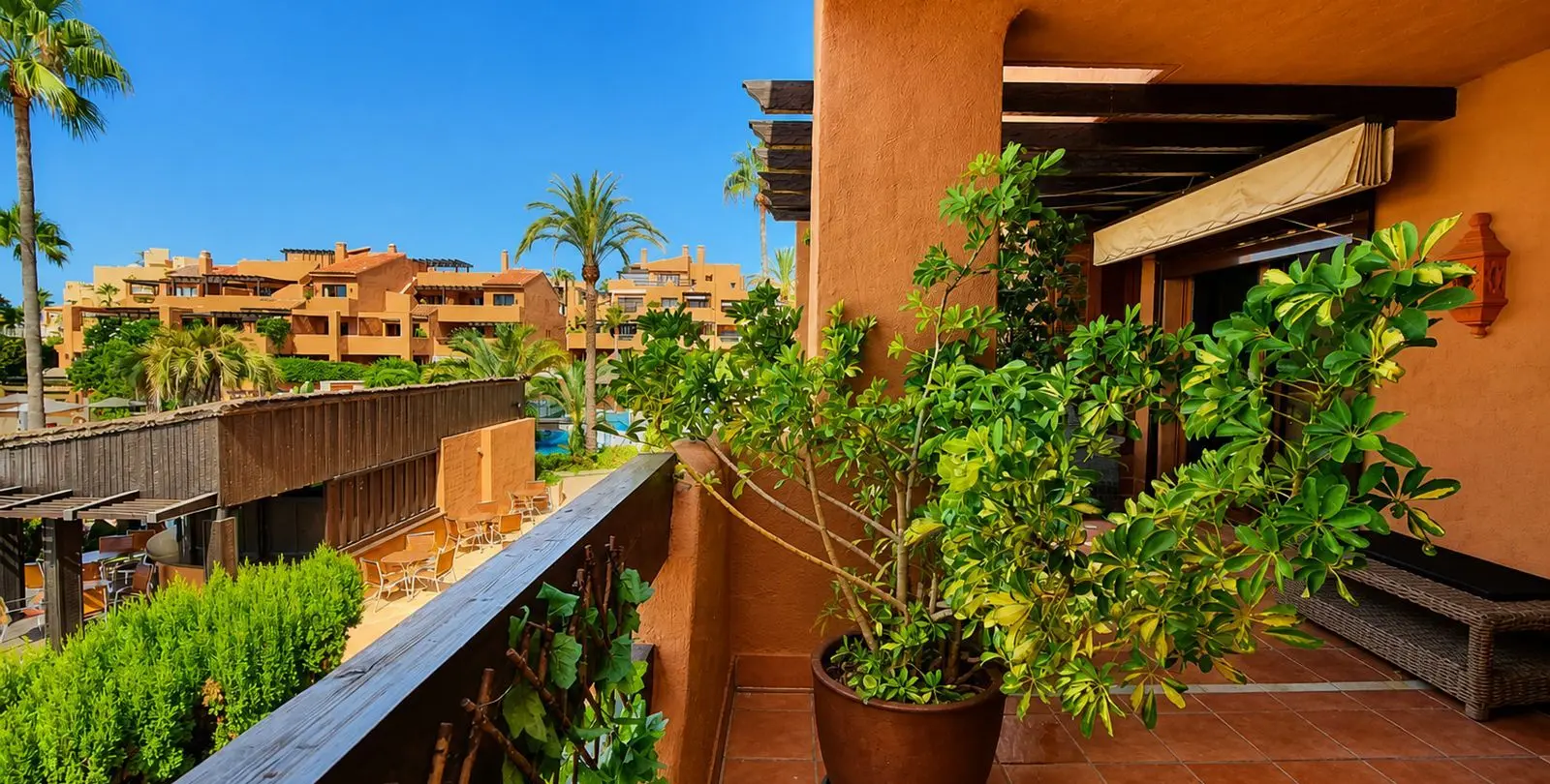 Sale of middle floor apartment in Estepona 12