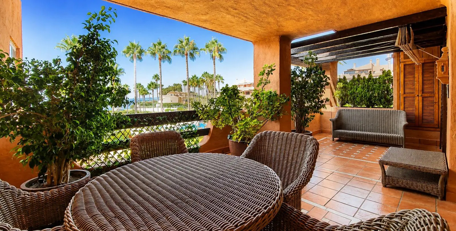 Sale of middle floor apartment in Estepona 13