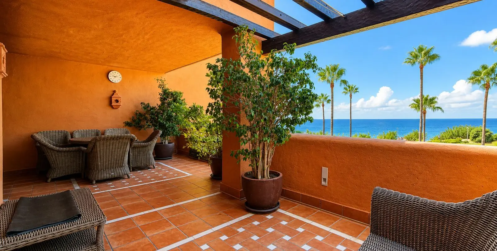 Sale of middle floor apartment in Estepona 14