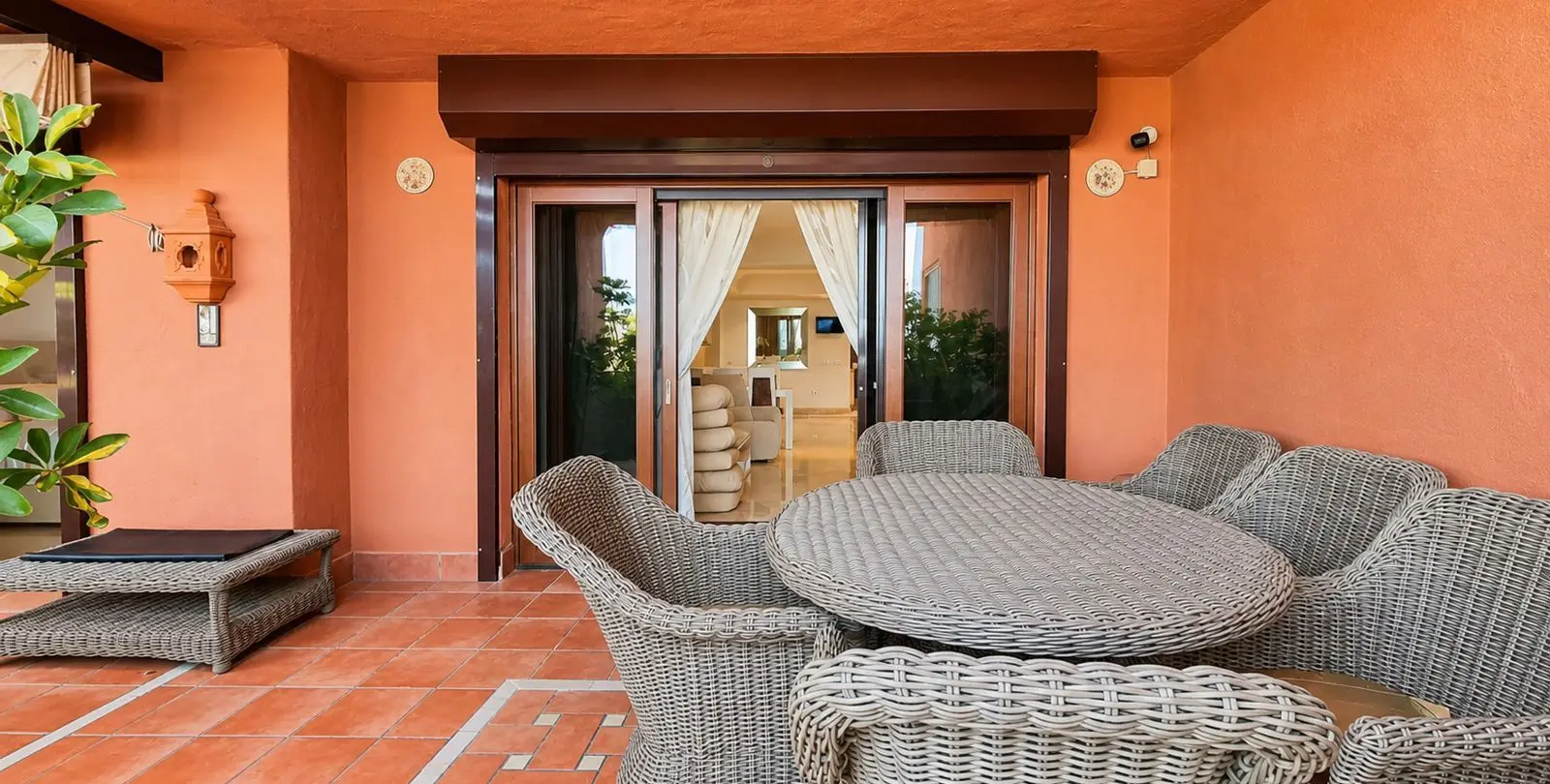 Sale of middle floor apartment in Estepona 15