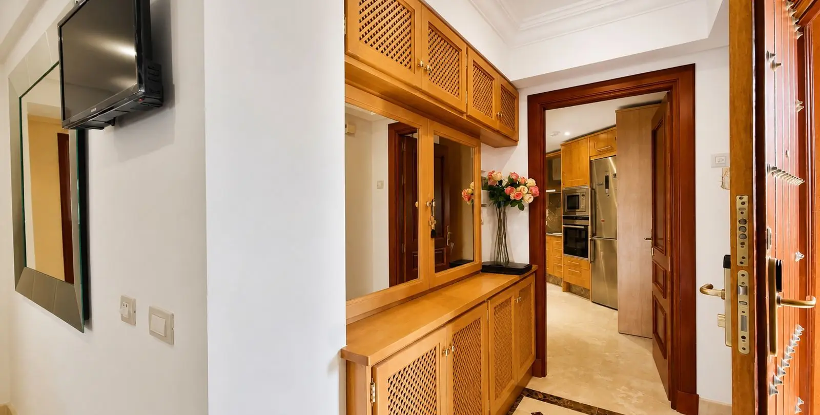 Sale of middle floor apartment in Estepona 16