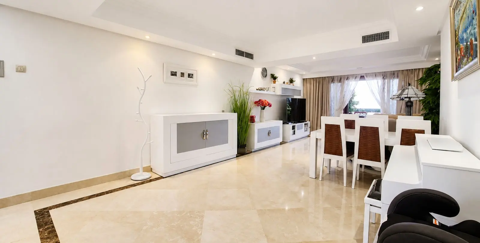 Sale of middle floor apartment in Estepona 17