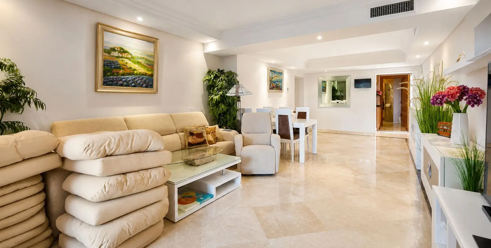Sale of middle floor apartment in Estepona 18