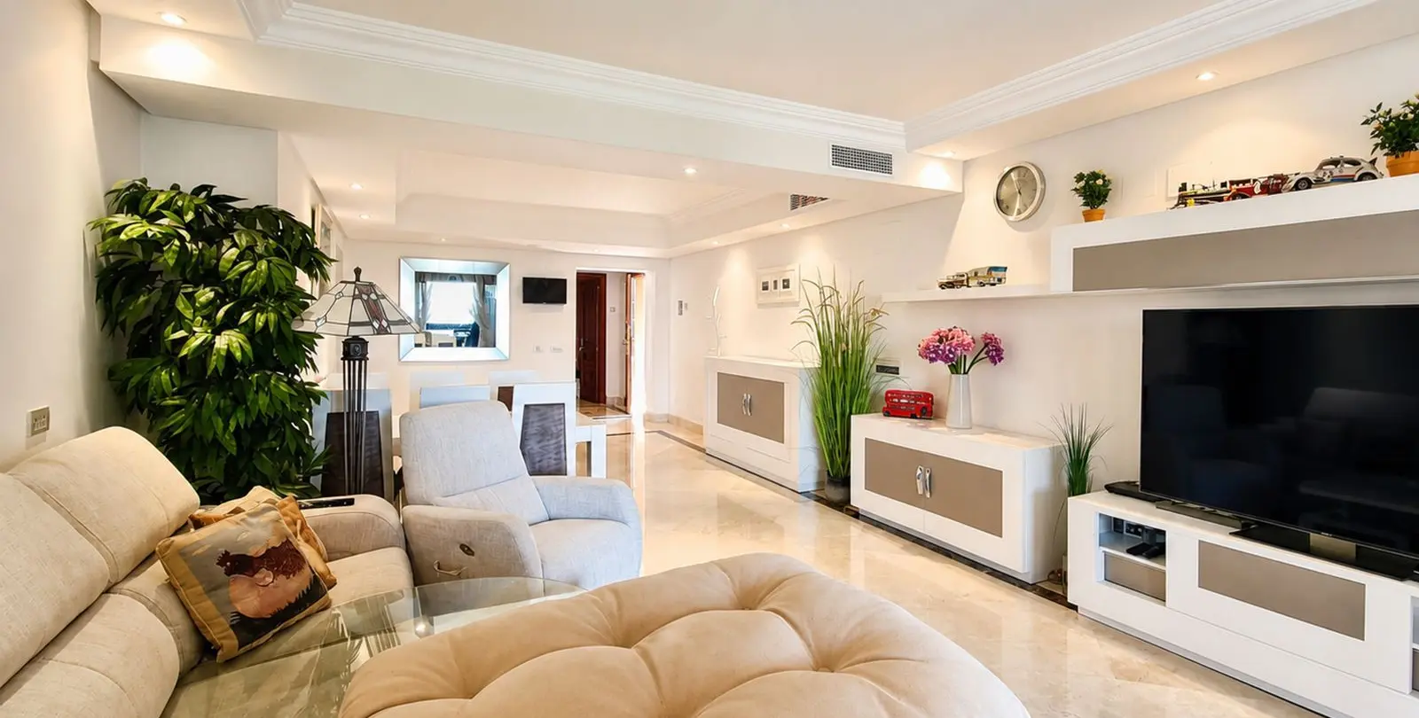 Sale of middle floor apartment in Estepona 19