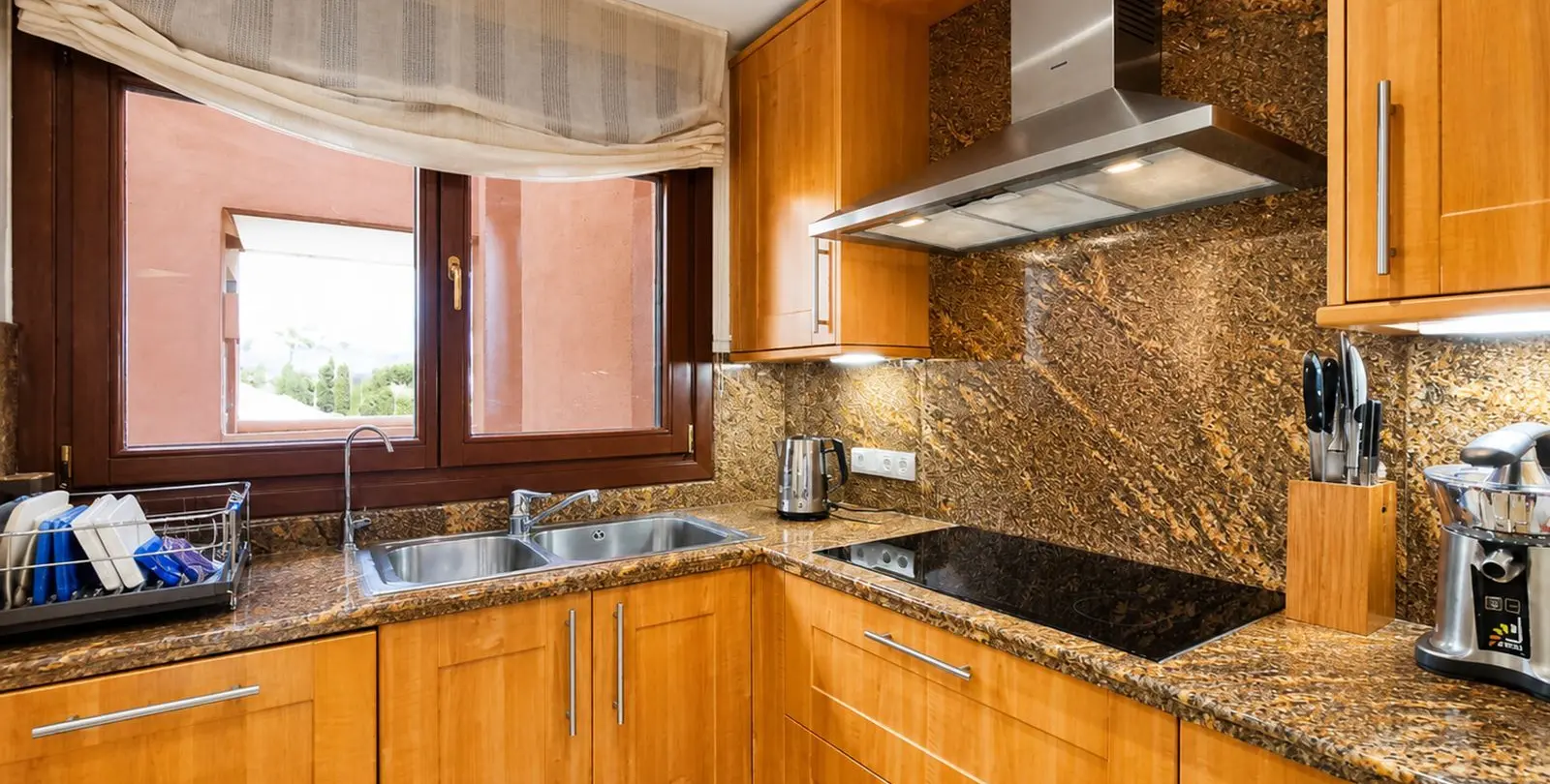 Sale of middle floor apartment in Estepona 20