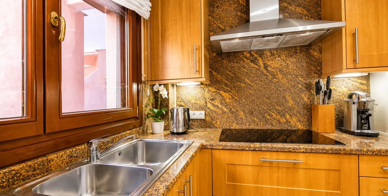 Sale of middle floor apartment in Estepona 21