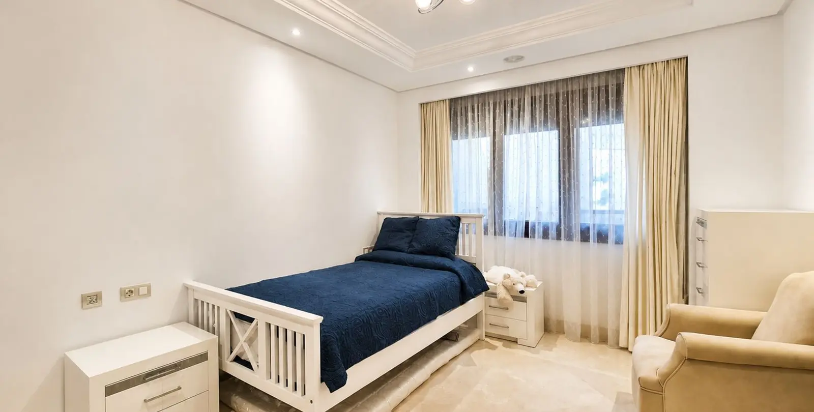 Sale of middle floor apartment in Estepona 27