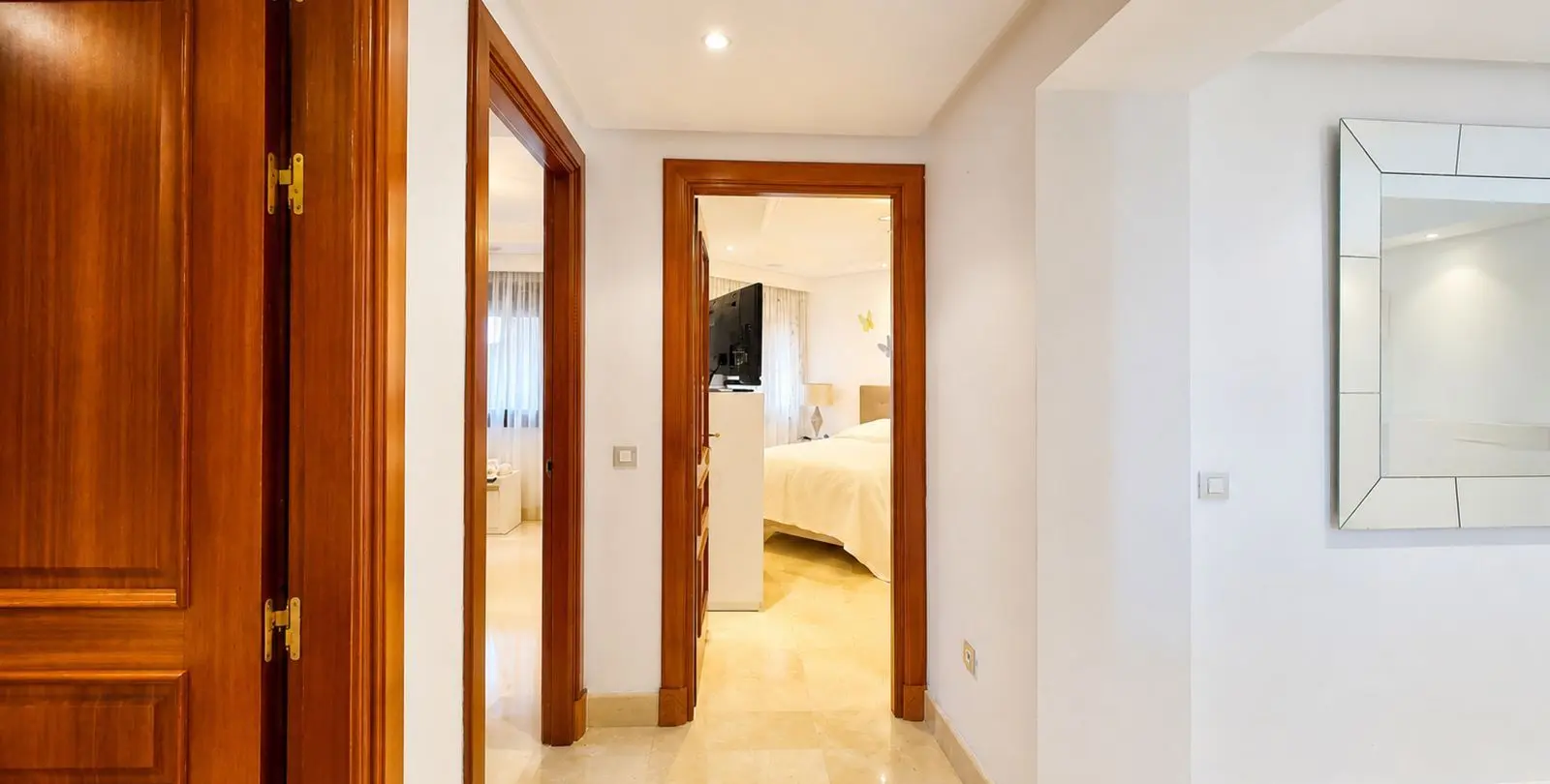 Sale of middle floor apartment in Estepona 29