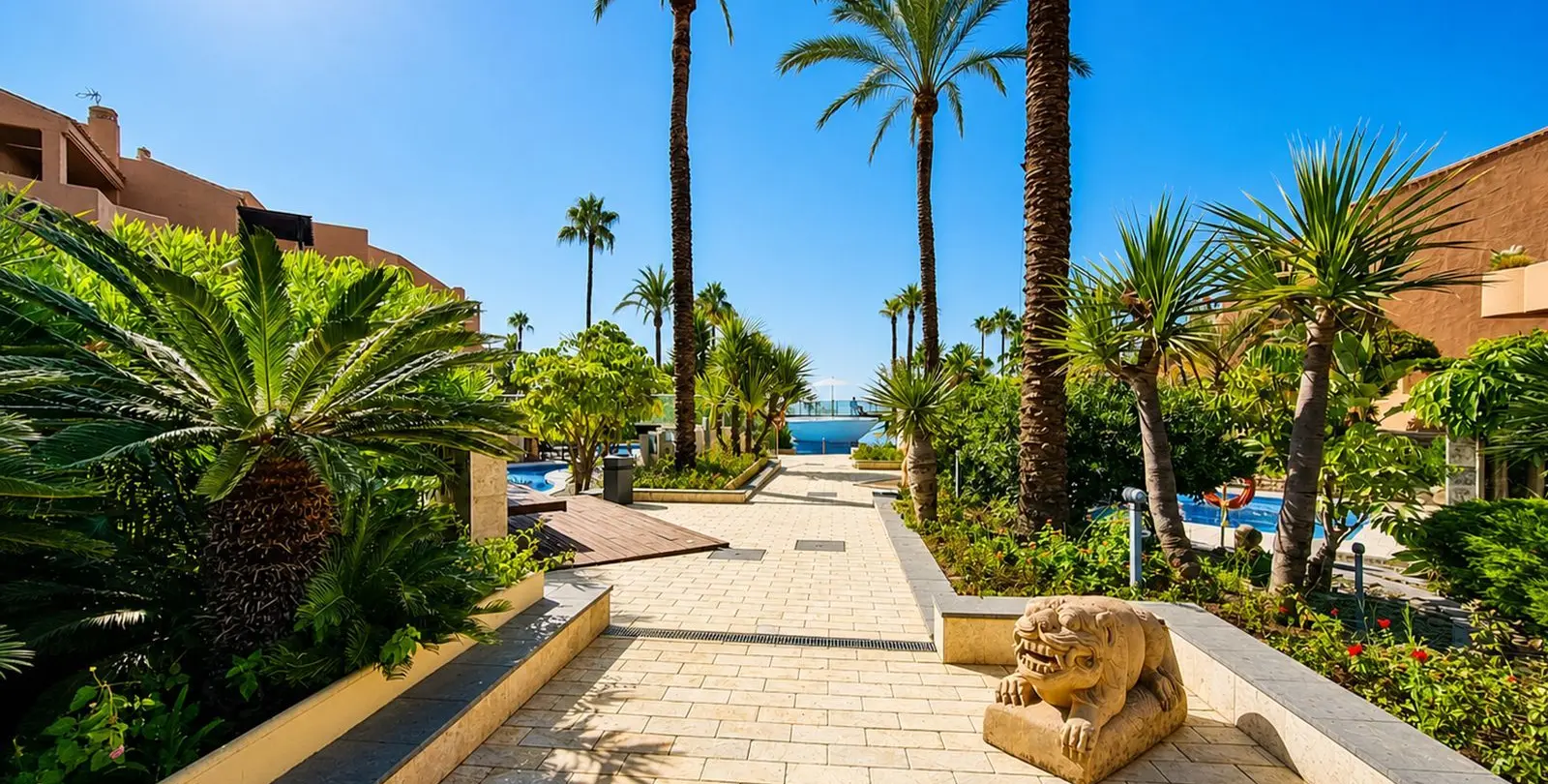 Sale of middle floor apartment in Estepona 40