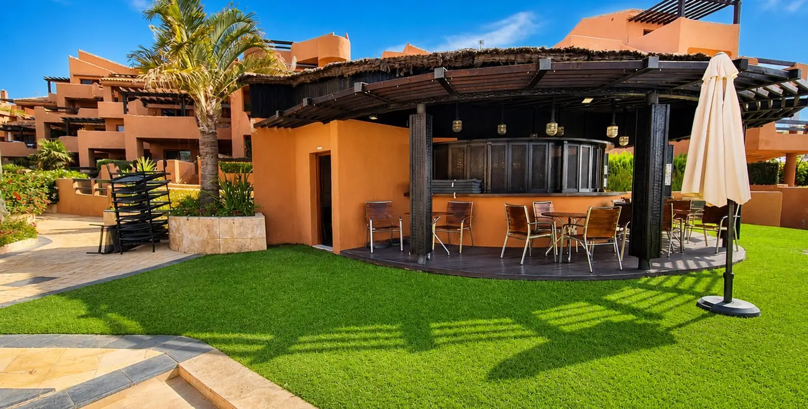 Sale of middle floor apartment in Estepona 41