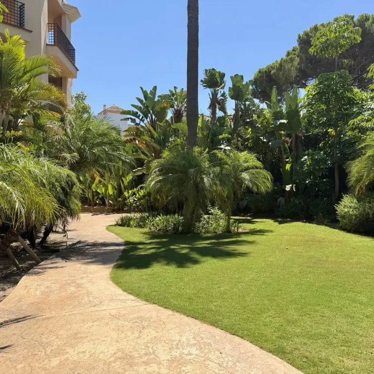 Sale of penthouse in Puerto Banús