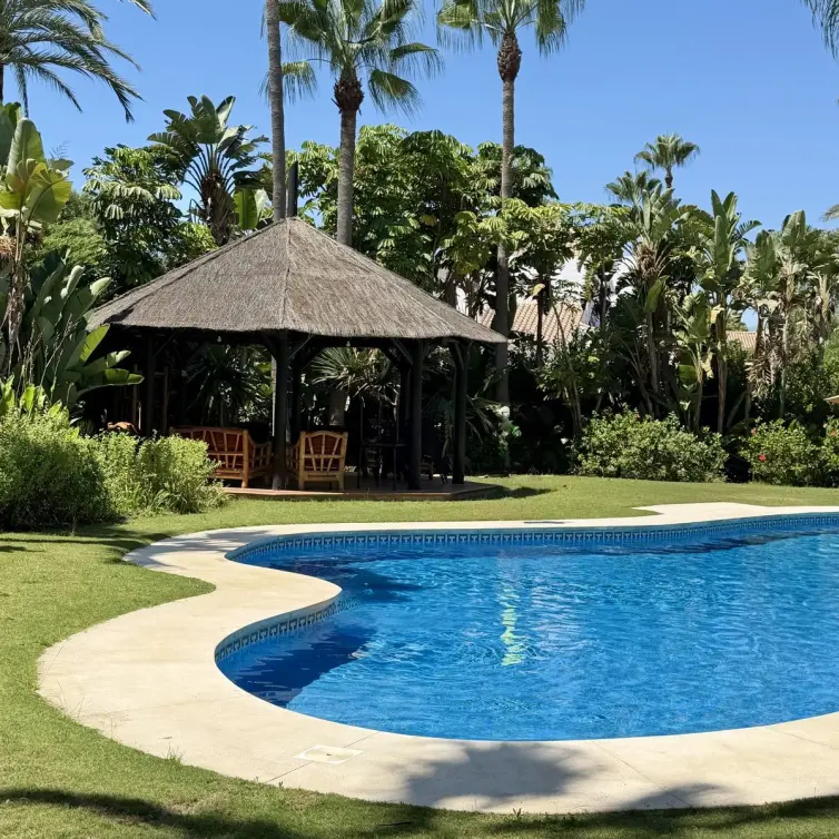 Sale of penthouse in Puerto Banús