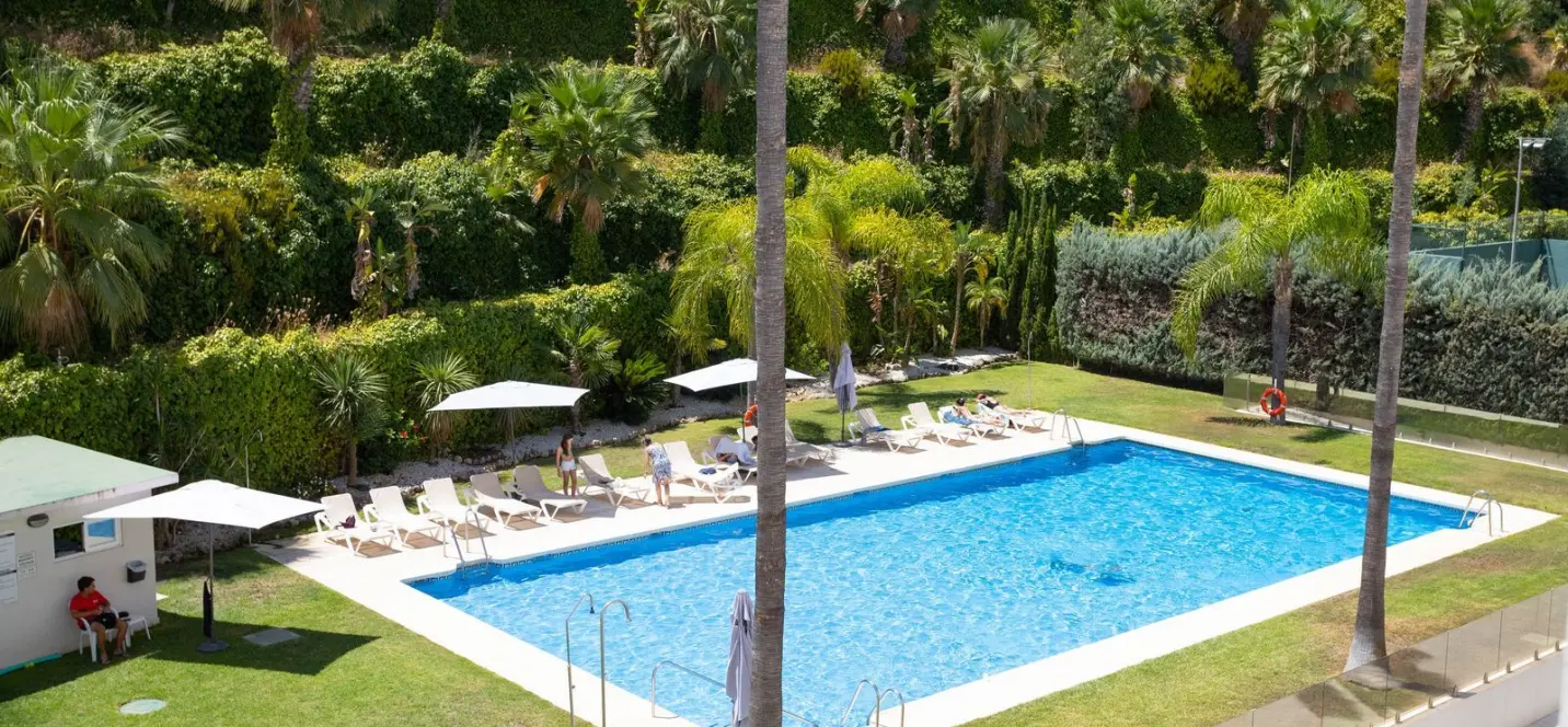 Sale of middle floor apartment in Nueva Andalucía 0