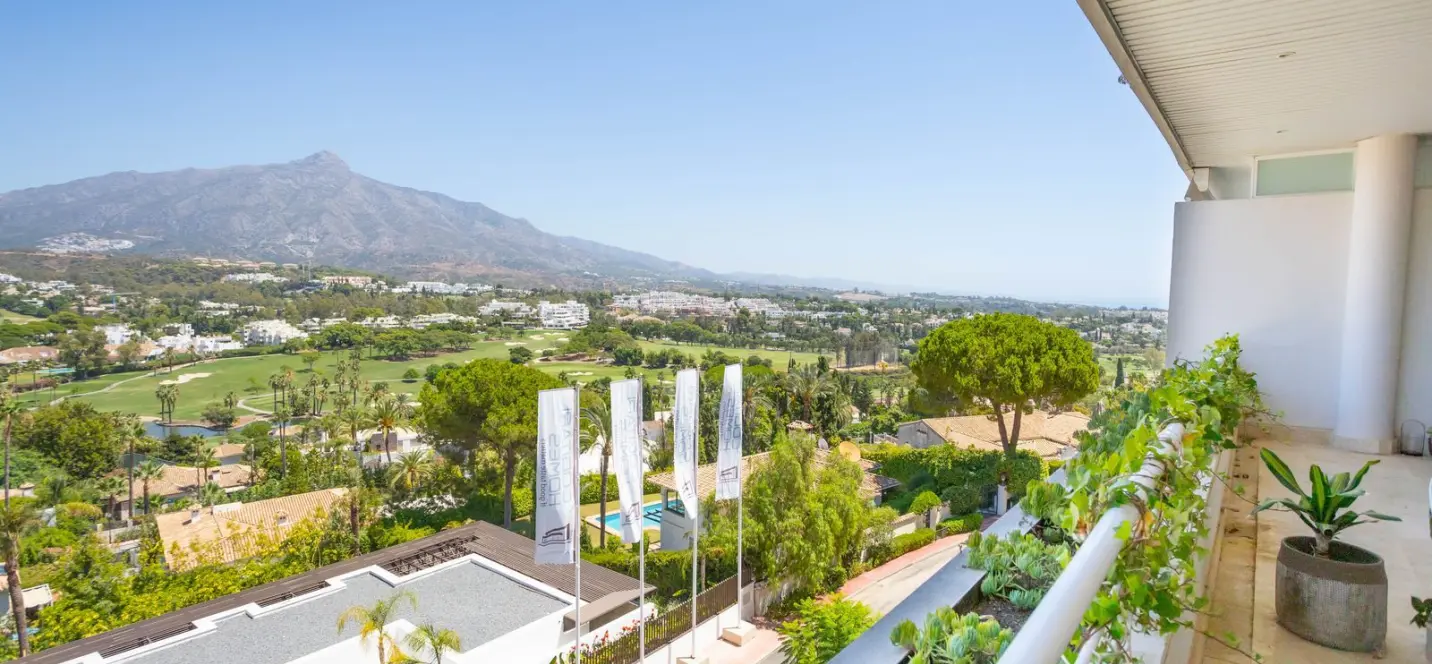 Sale of middle floor apartment in Nueva Andalucía 1