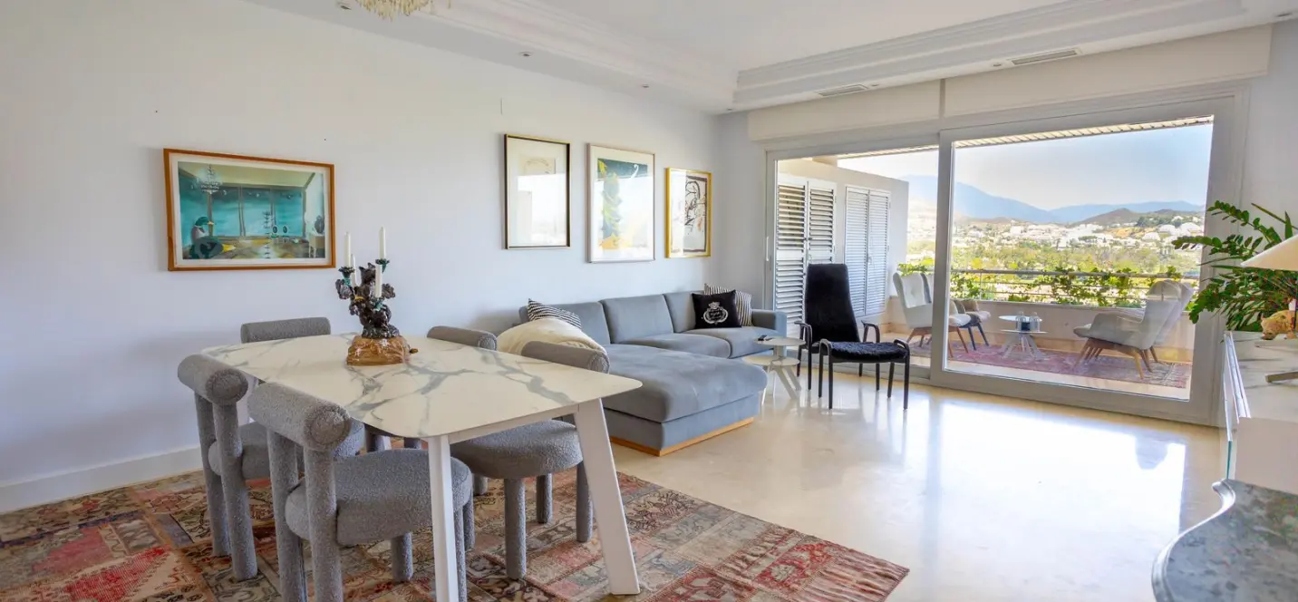 Sale of middle floor apartment in Nueva Andalucía 2