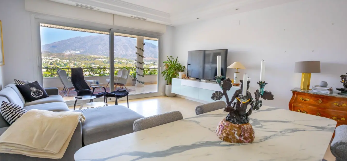 Sale of middle floor apartment in Nueva Andalucía 4