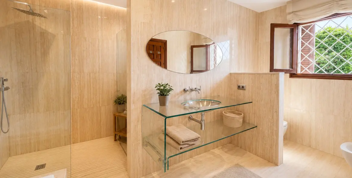 Продажа  отдельно стоящей виллы в Río Real 23