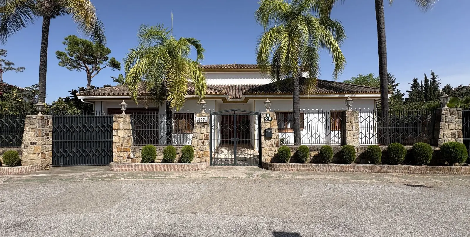 Продажа  отдельно стоящей виллы в Nueva Andalucía 1