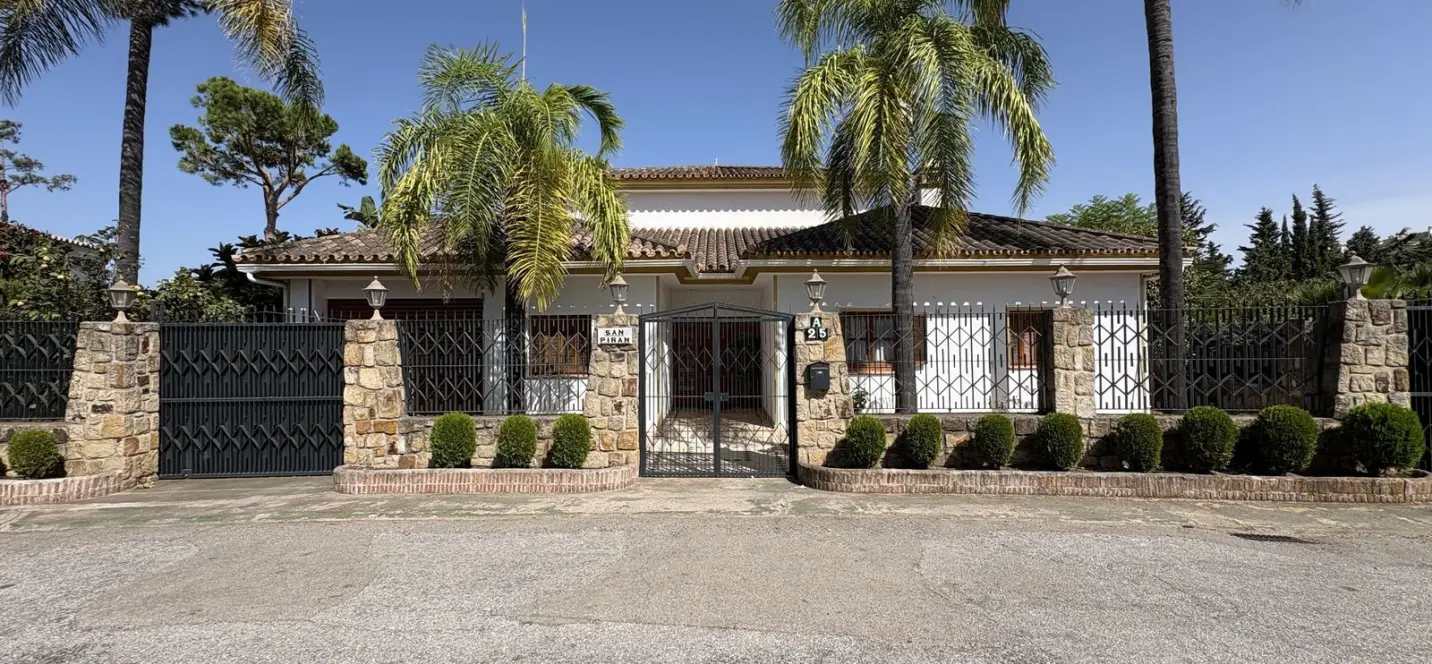 Sale of detached villa in Nueva Andalucía 0