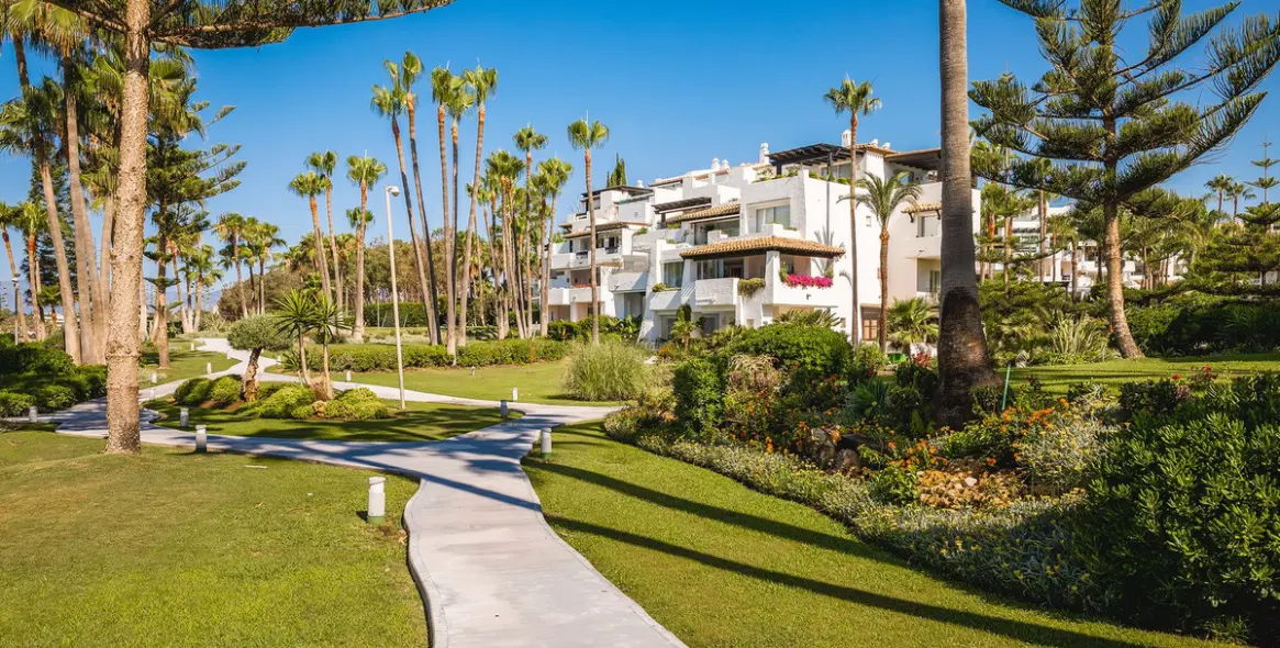 Venta de apartamento en planta baja en The Golden Mile 27