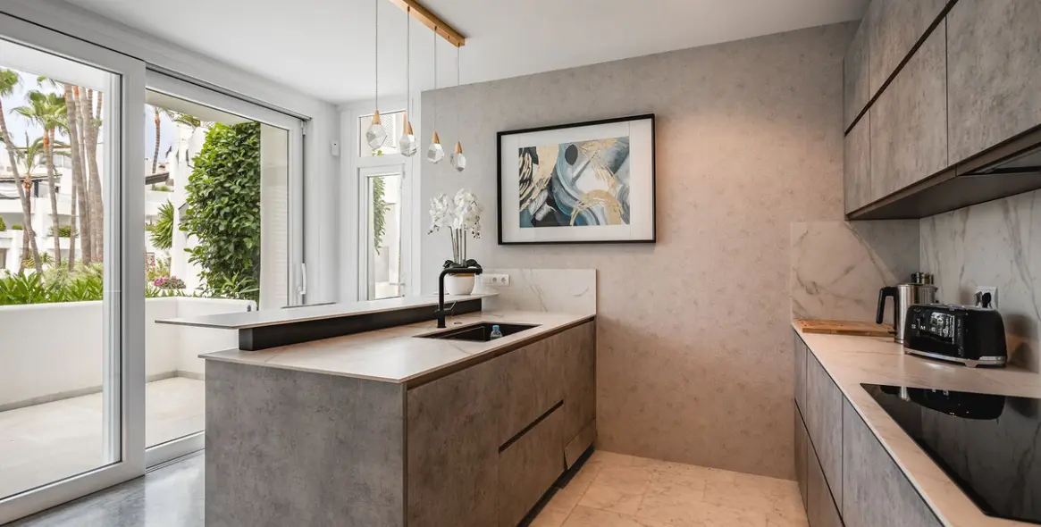 Venta de apartamento en planta baja en The Golden Mile 50