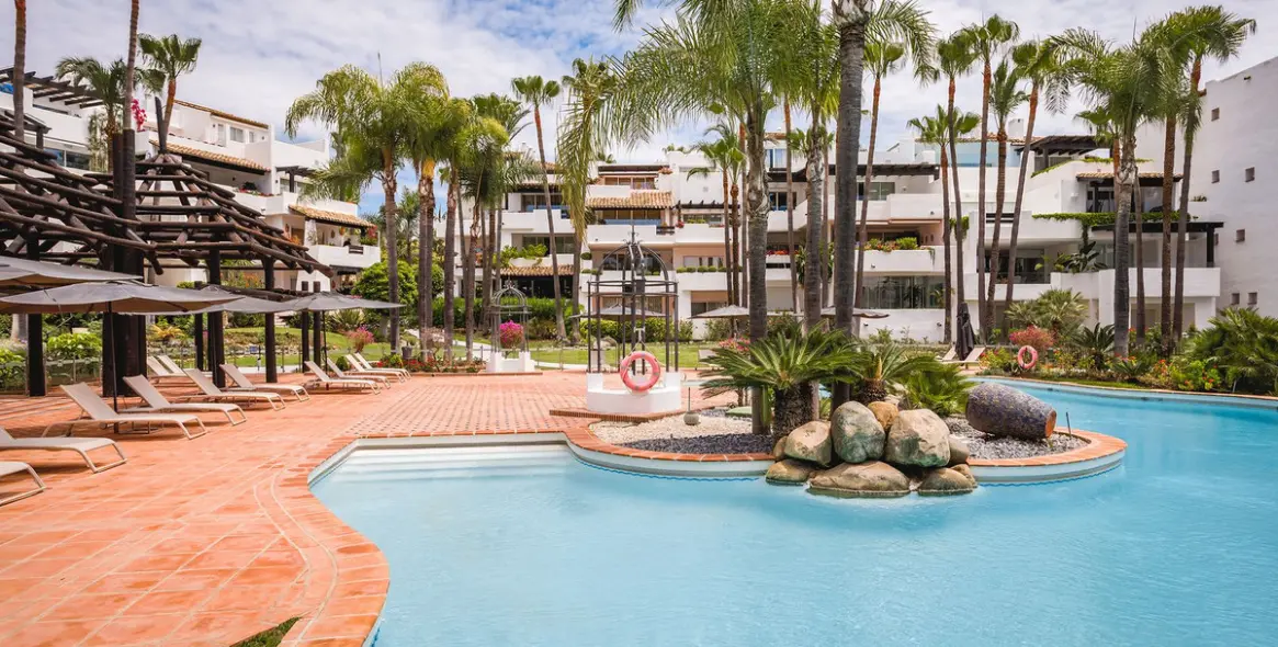 Venta de apartamento en planta baja en The Golden Mile 69