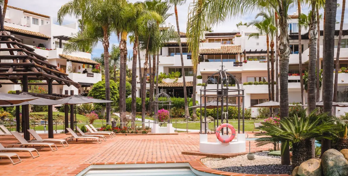 Venta de apartamento en planta baja en The Golden Mile 70