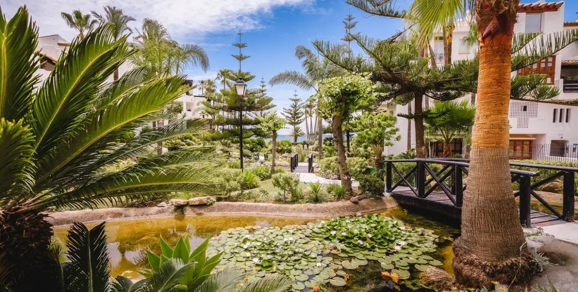 Venta de apartamento en planta baja en The Golden Mile 74