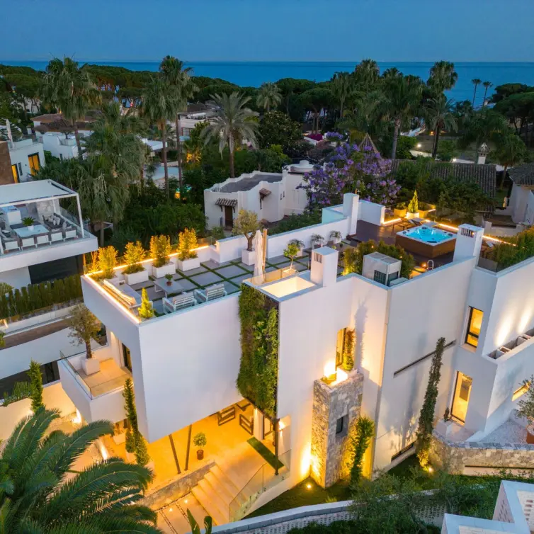 Sale of detached villa in The Golden Mile