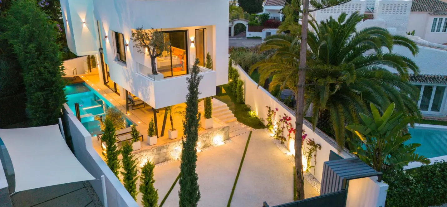 Sale of detached villa in The Golden Mile 1