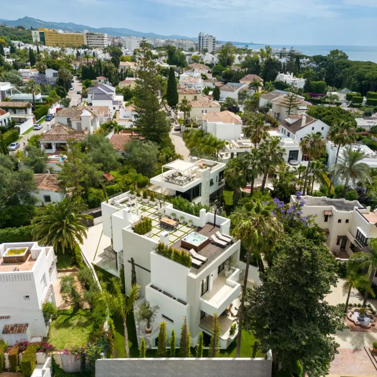 Sale of detached villa in The Golden Mile