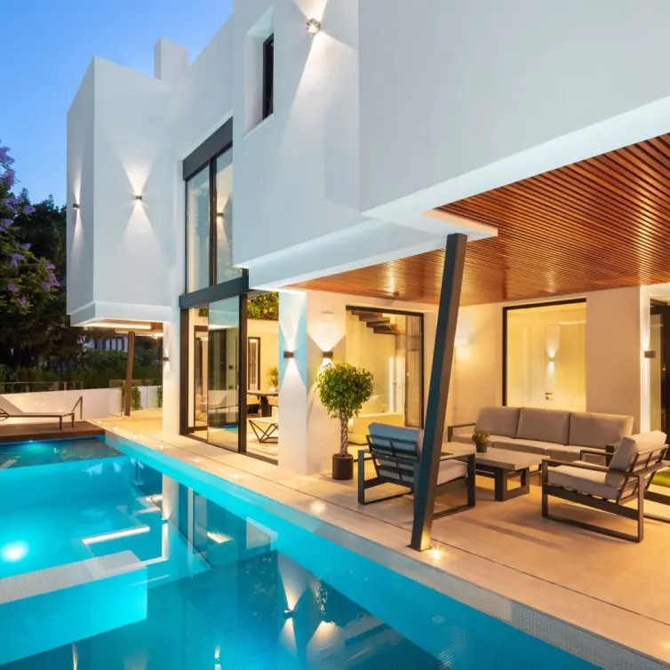 Sale of detached villa in The Golden Mile