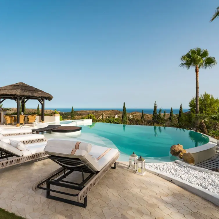 Sale of detached villa in Benahavís