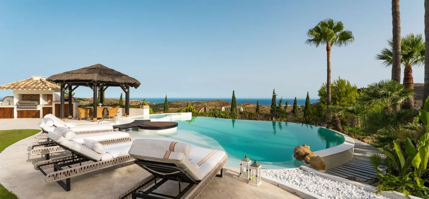Sale of detached villa in Benahavís 2