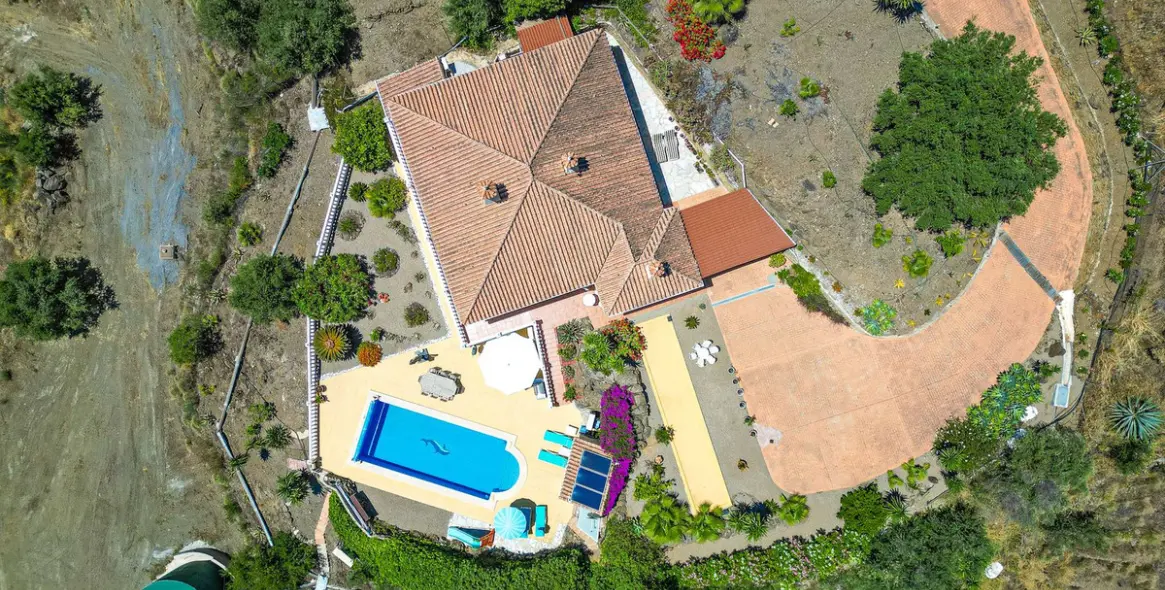 Продажа  отдельно стоящей виллы в Arenas 84