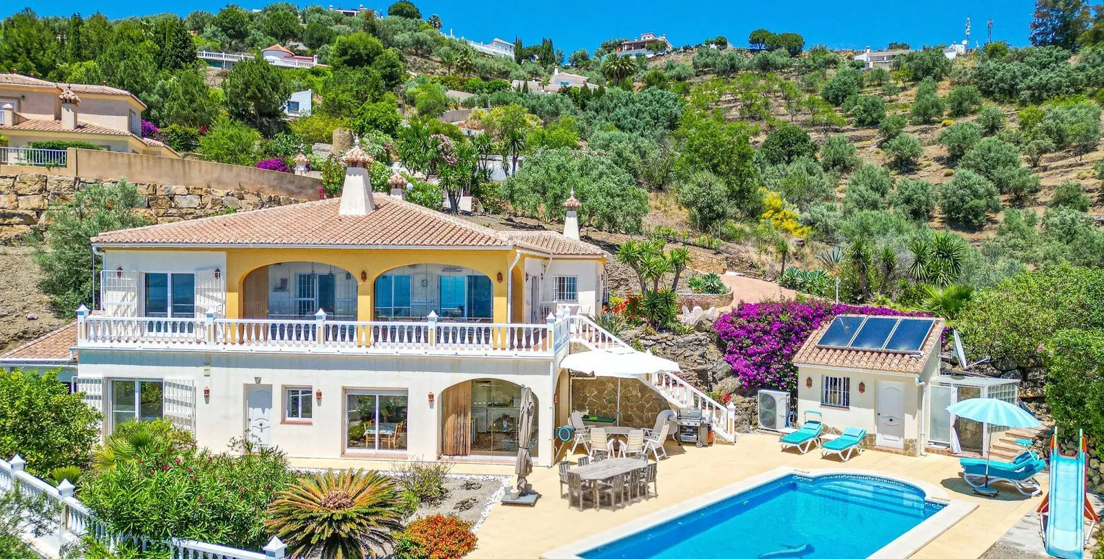 Sale of detached villa in Arenas 2